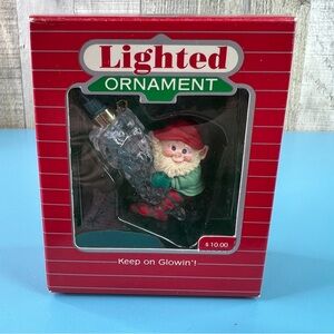 Hallmark Holiday Magic Lighted Ornament Keep On Glowin 1986 QLX707-6